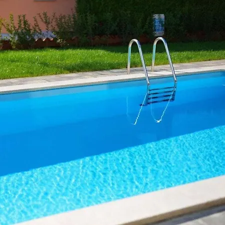 With 2 Pools فيلة *