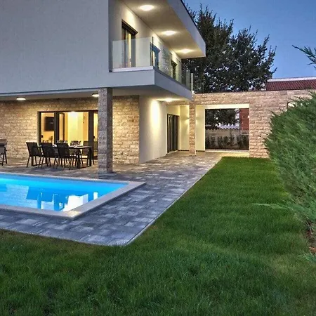With 2 Pools