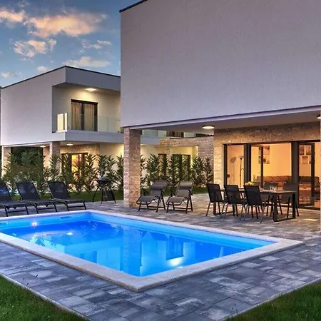 With 2 Pools