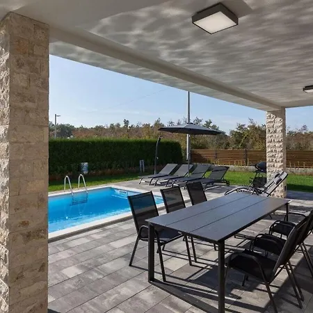 Βίλα With 2 Pools *