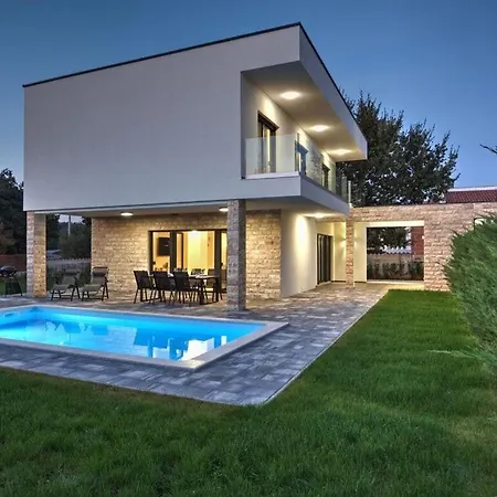With 2 Pools